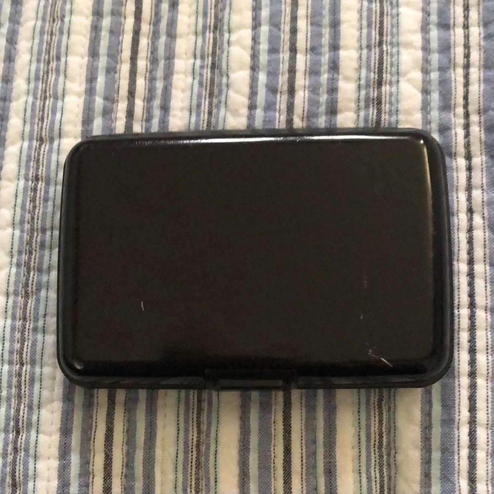 Slim RFID safe wallet